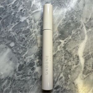 Undone Beauty Clean Lash Mascara Burgundy